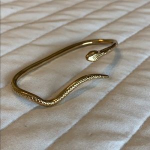 Snake hand cuff